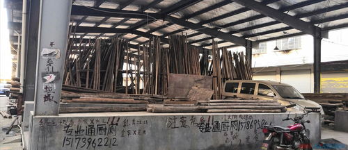 火廠坪新華農貿市場被私人亂堆擾民,且有安全隱患